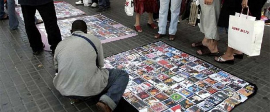 INTERVENCI&Oacute;N POLICIAL ANTE LA VENTA AMBULANTE (21 HORAS)